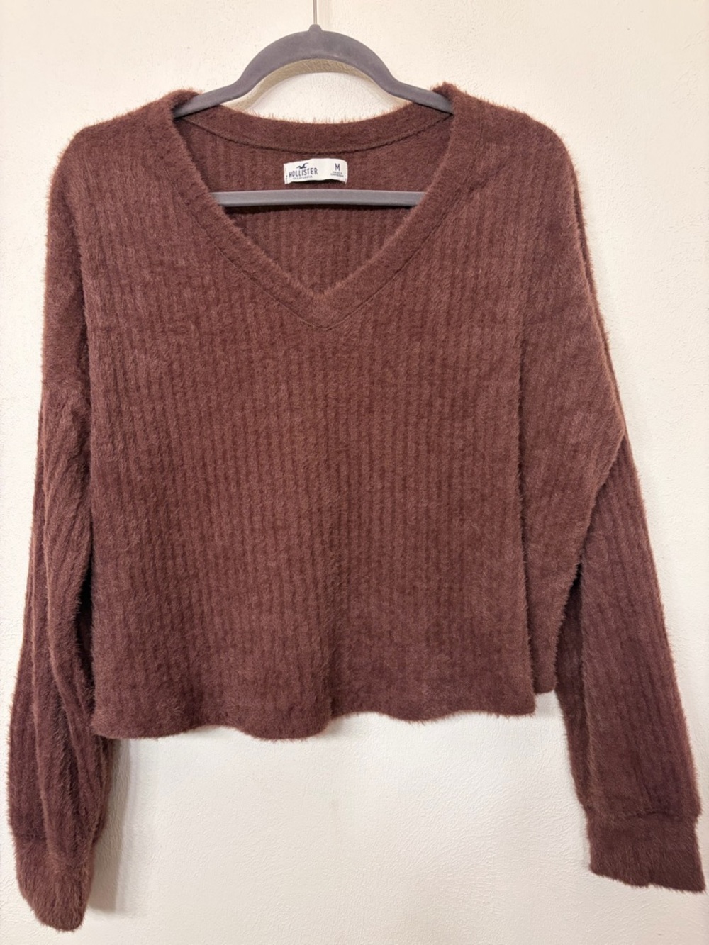 Hollister Women’s Brown Fuzzy Knit Sweater Cropped Soft Cozy V-Neck Medium